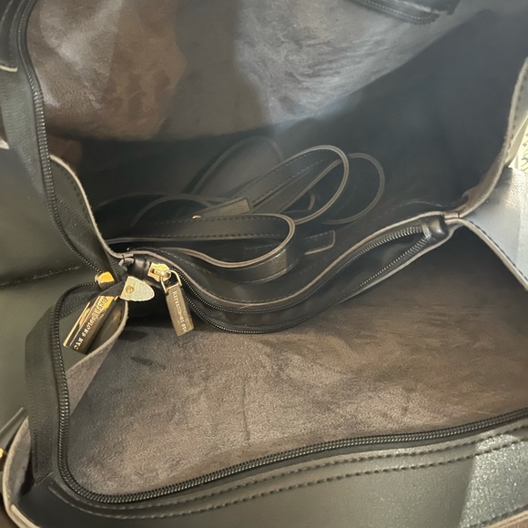 Large Vegan Leather Bag/Backpack - Picture 6 of 8